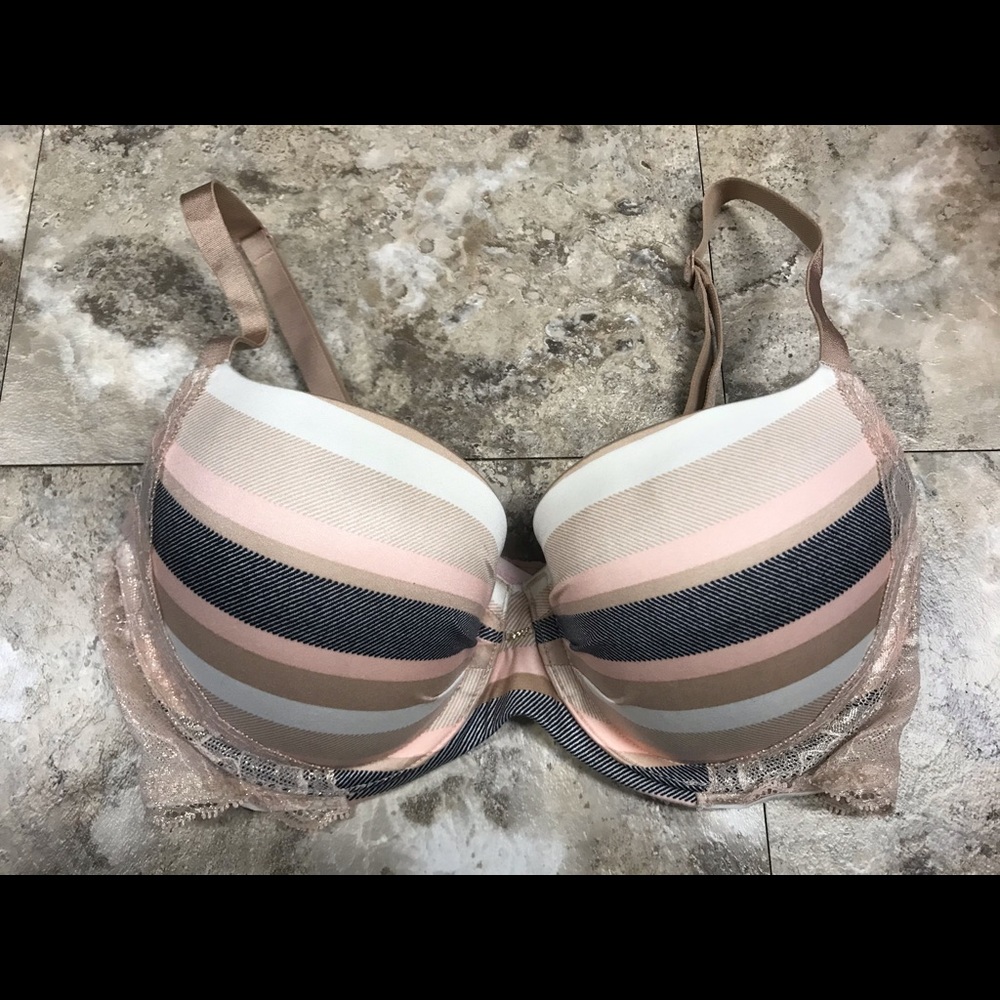 EUC Victoria’s Secret Fabulous Lined Demi Lace Bra